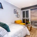 Cozy Hideout In A Landmarked District