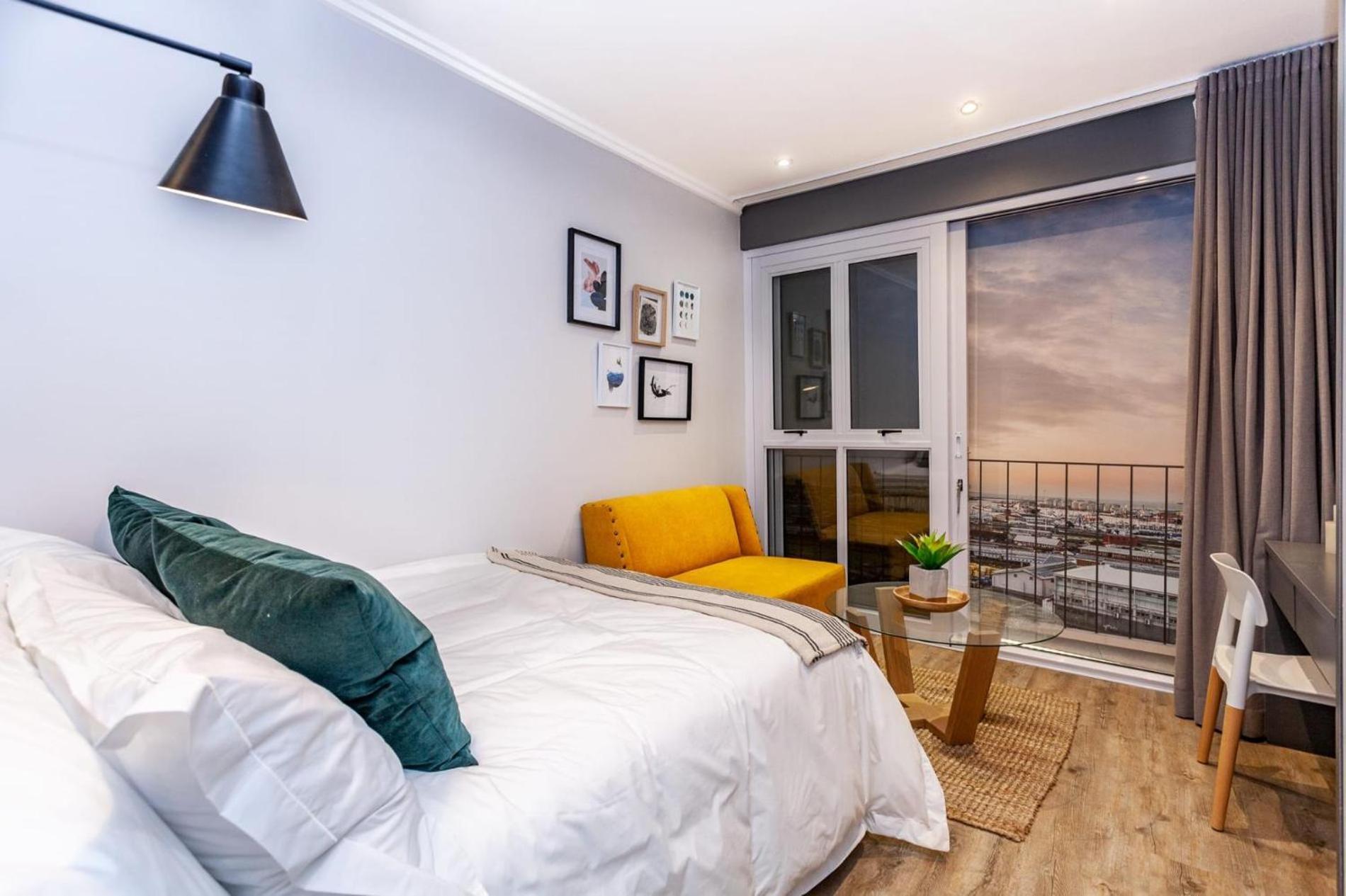 Cozy Hideout In A Landmarked District Apartment